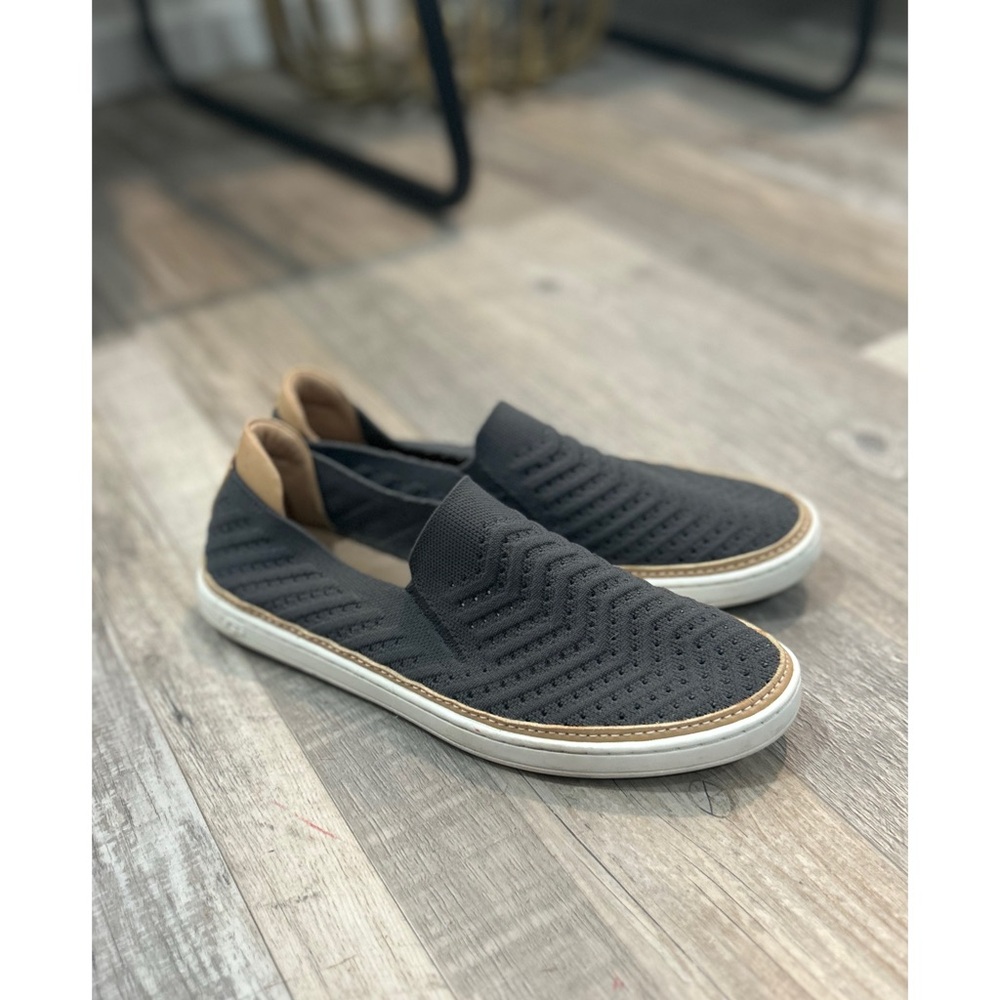 UGG Women’s Sammy Chevron Slip-On Sneakers Dark Gray Knit Fabric Size 10